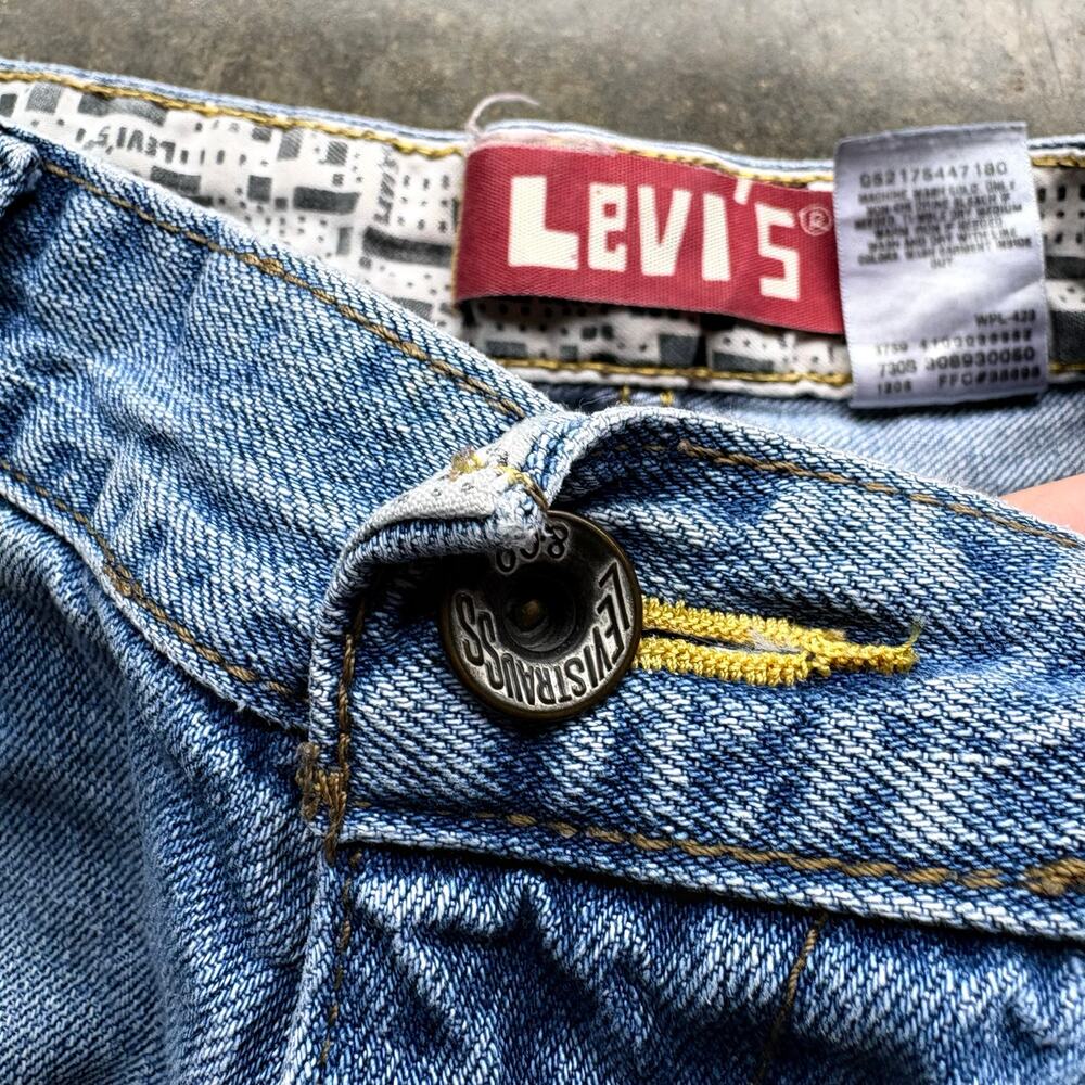 Cool Vintage Y2K Faded Levis Skater Jorts - Picture 4 of 5
